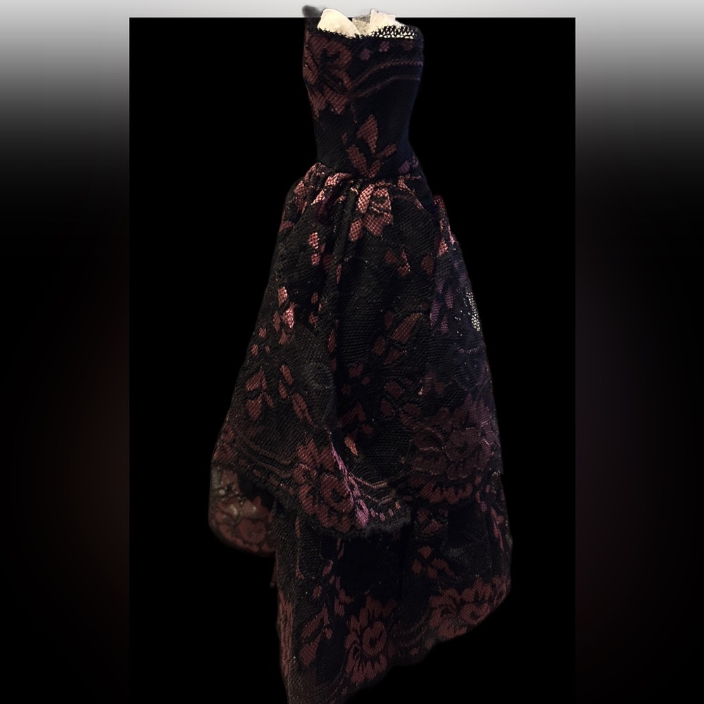 Gothic Mourning Gown for Dolls Elegant Black and Pink Lace Skirt - Picture 12 of 13